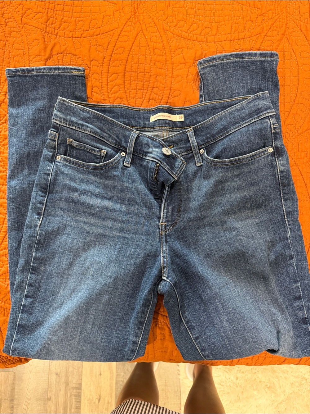 Levi's Women's Skinny Jeans in Medium Blue